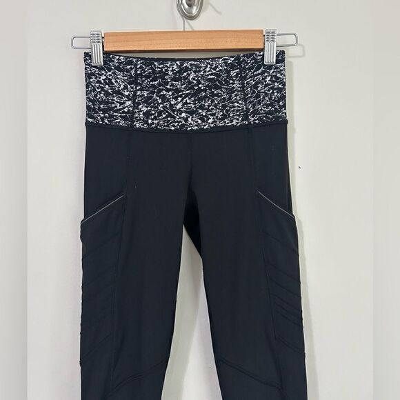 Lululemon Fresh Tracks Tight Black/Iced Wave White Reflective Leggings - Picture 12 of 13
